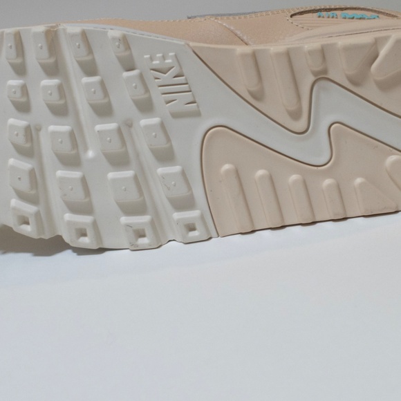 Nike Air Max 90 in Phantom Metallic Silver - Unworn - Picture 7 of 7